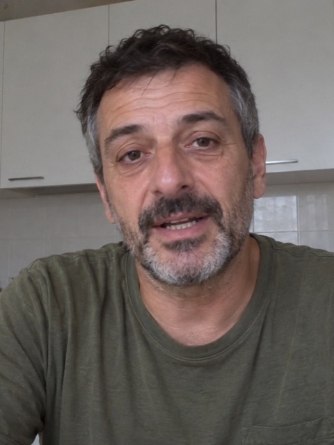 Massimo Ferri nella sua cucina